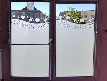 Décoration de vitre pour une crêche