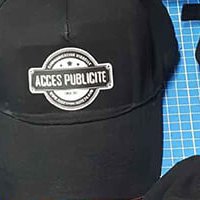 Marquage sur casquettes - Accès Publicité