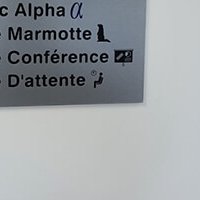 Panneau Dibond avec découpe laser & décor adhésif - Clinic-alpha.com